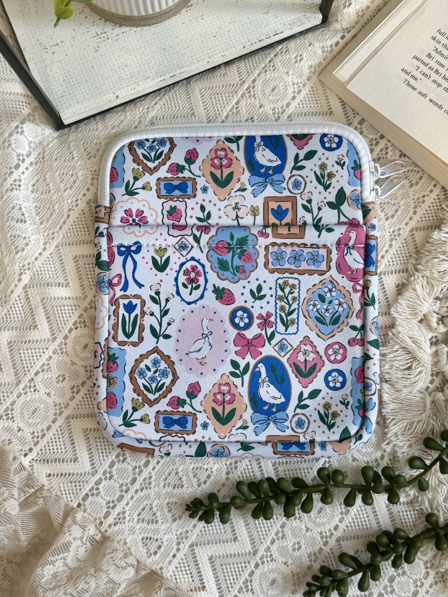 Reading Coquette Goose Kindle Sleeve | Kindle Sleeve |