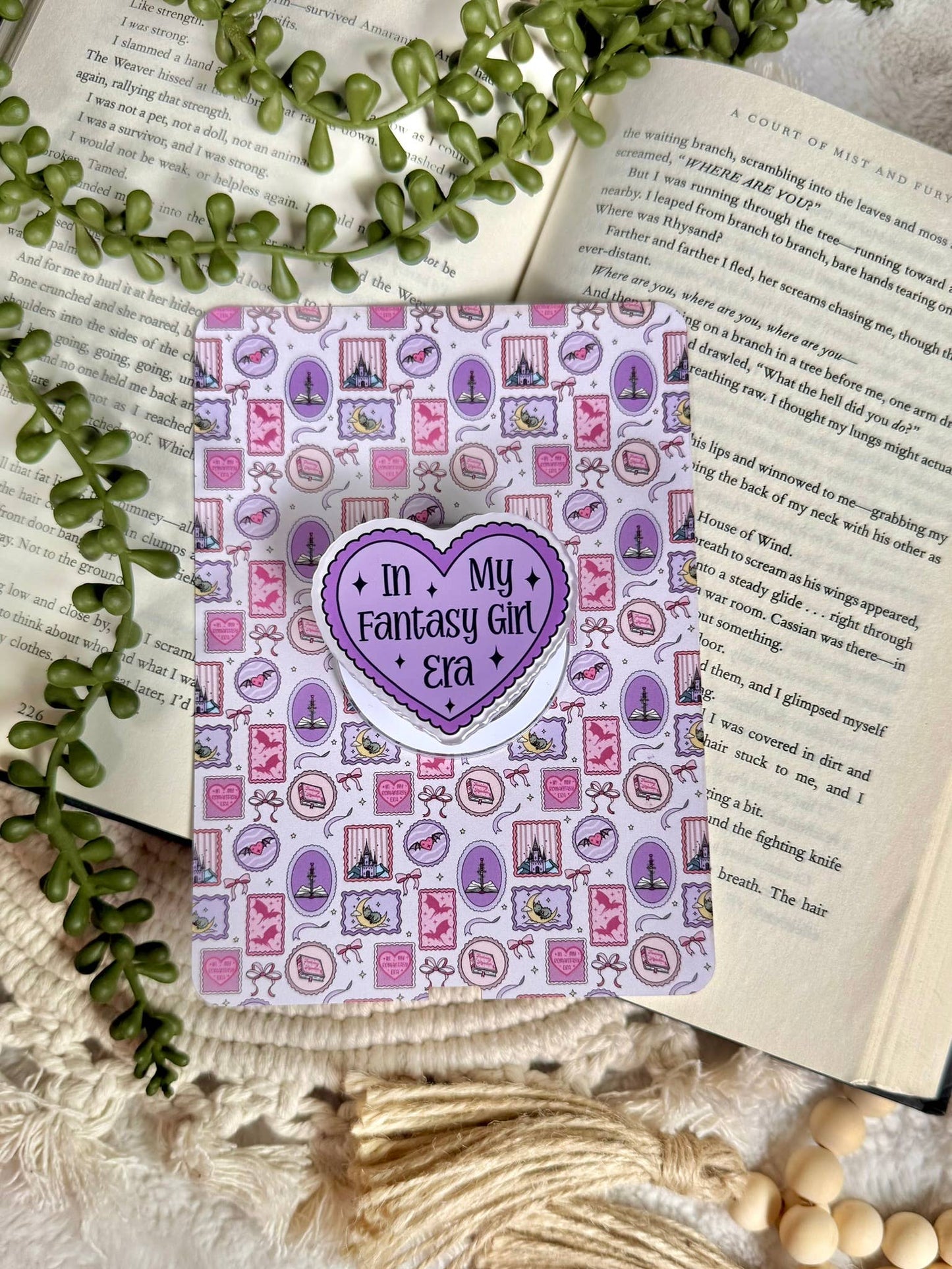 Romantasy Era Magnetic Kindle Grip