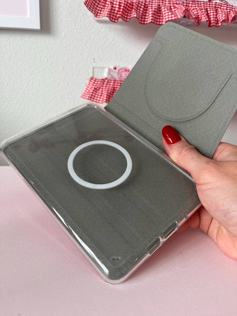 Romance Reader Magnetic Removable Kindle Case: Hand-Drawn E-Reader Cover