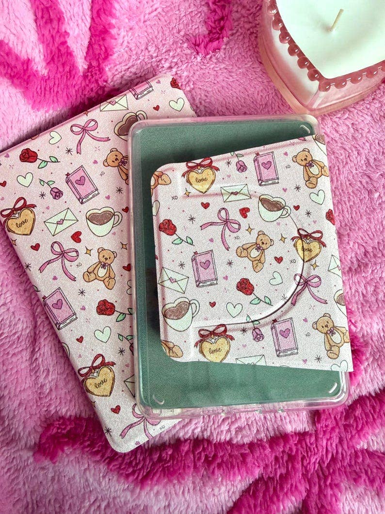 Romance Reader Magnetic Removable Kindle Case: Hand-Drawn E-Reader Cover