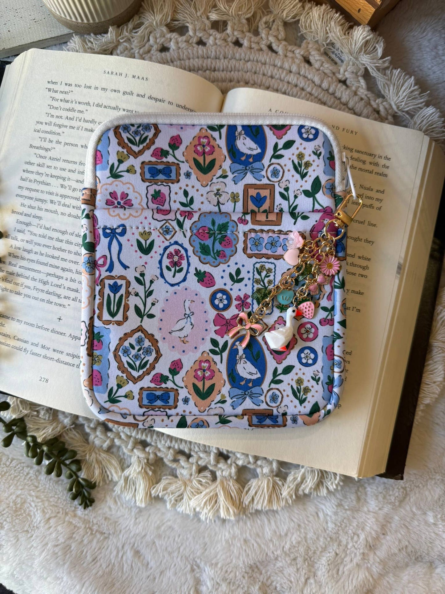 Reading Coquette Goose Kindle Sleeve | Kindle Sleeve |