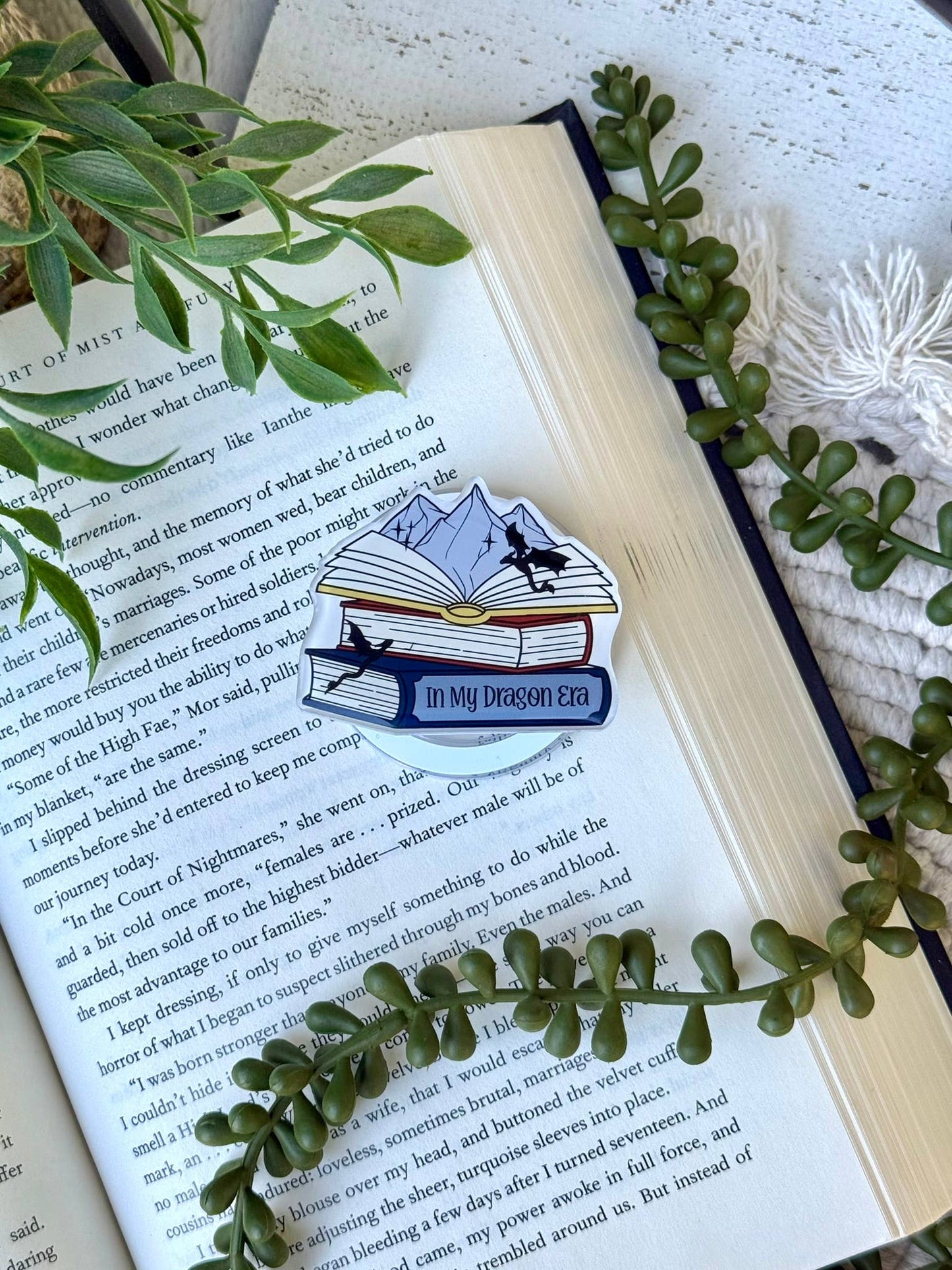 Dragon Era Book stack Magnetic Kindle Grip
