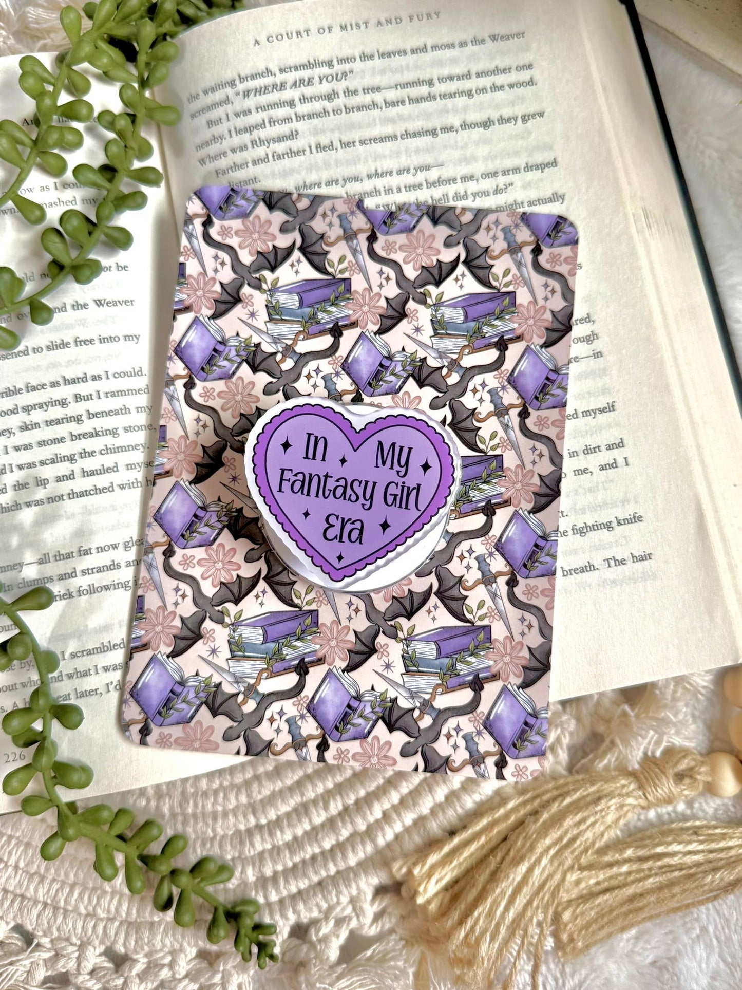 Romantasy Era Magnetic Kindle Grip