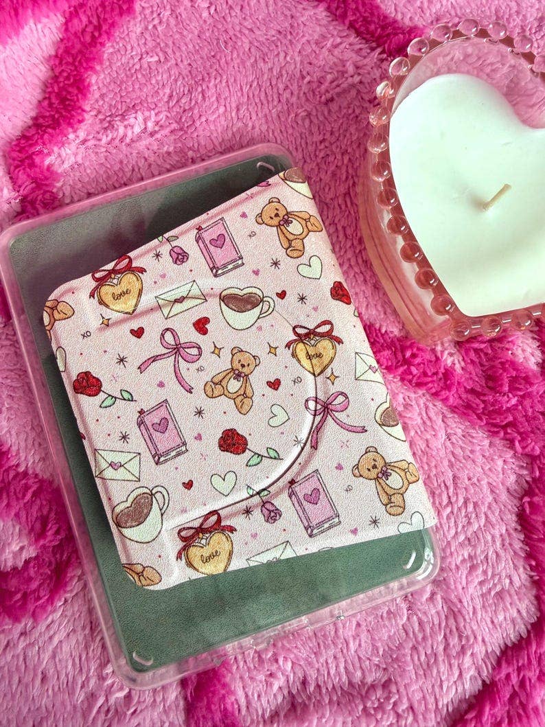 Romance Reader Magnetic Removable Kindle Case: Hand-Drawn E-Reader Cover