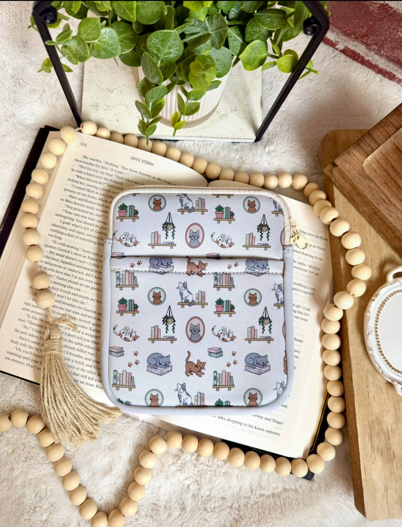 Reading Cat Kindle Sleeve | Kindle Sleeve | Kindle Storage