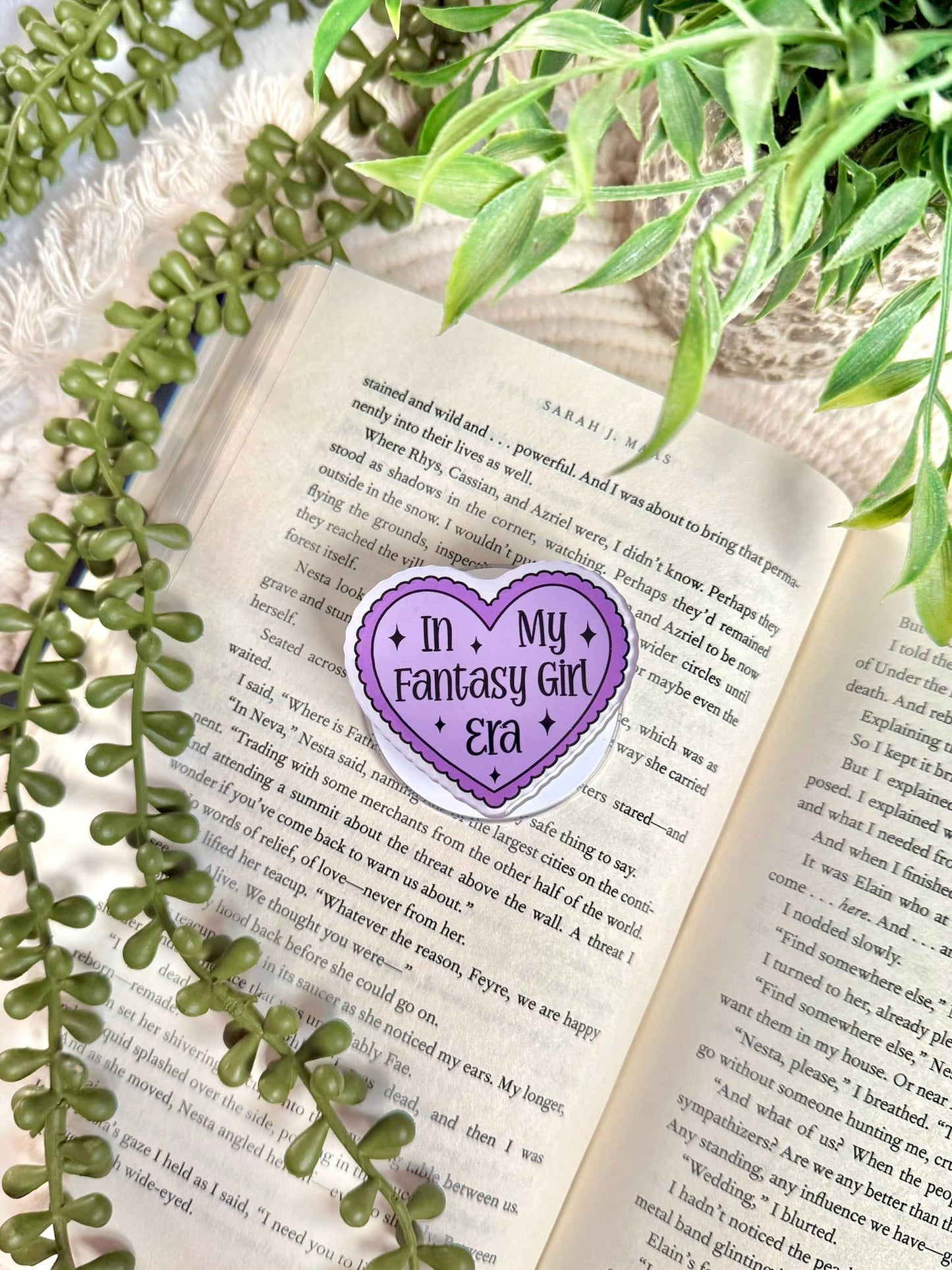 Romantasy Era Magnetic Kindle Grip