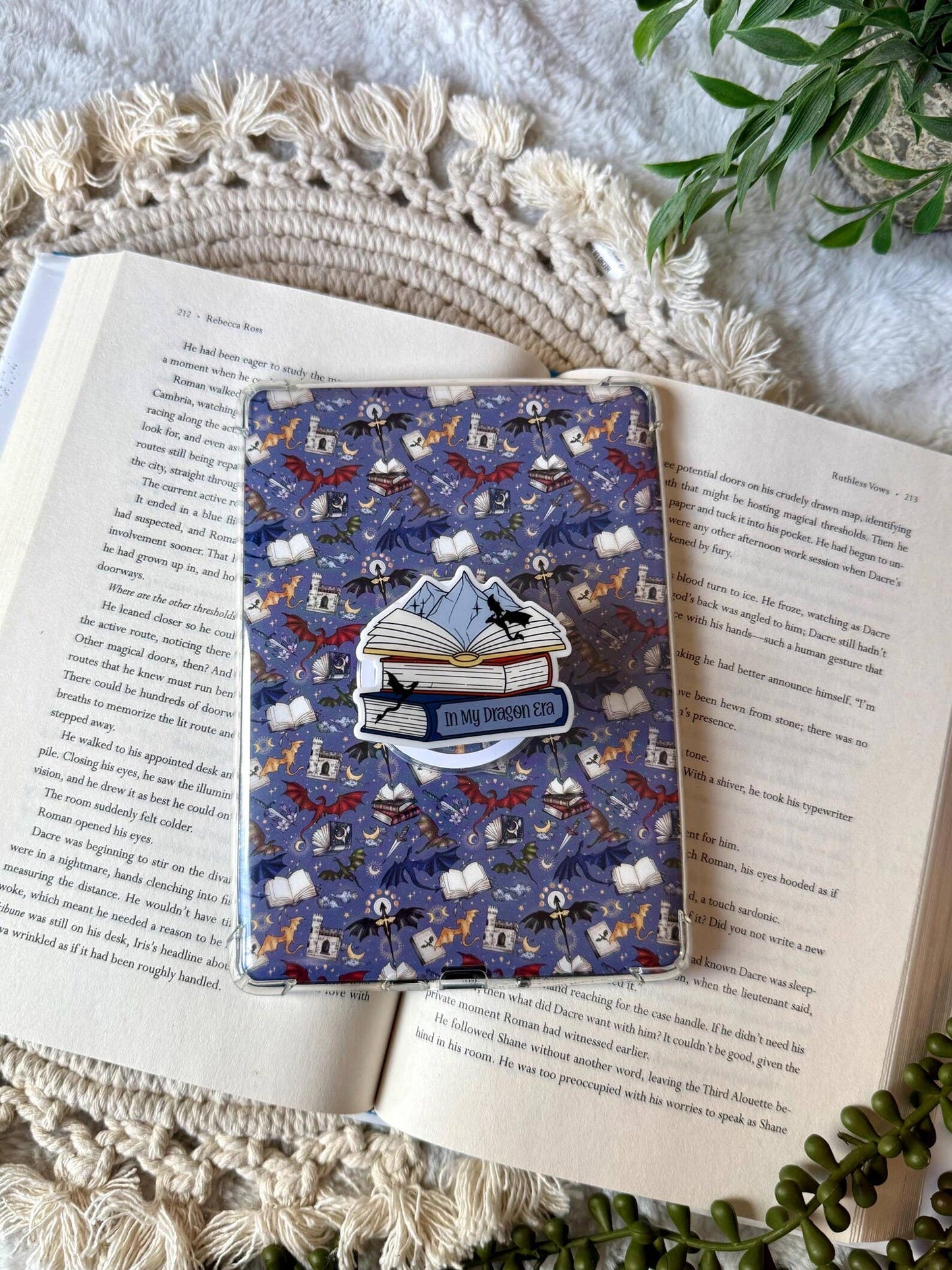 Dragon Era Book stack Magnetic Kindle Grip