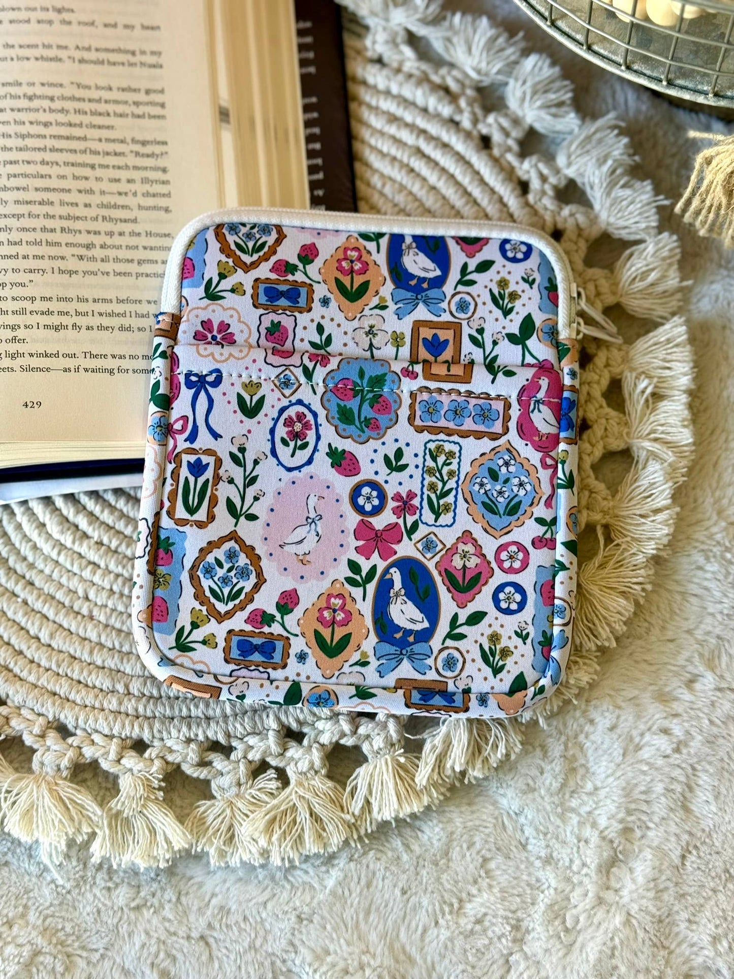 Reading Coquette Goose Kindle Sleeve | Kindle Sleeve |