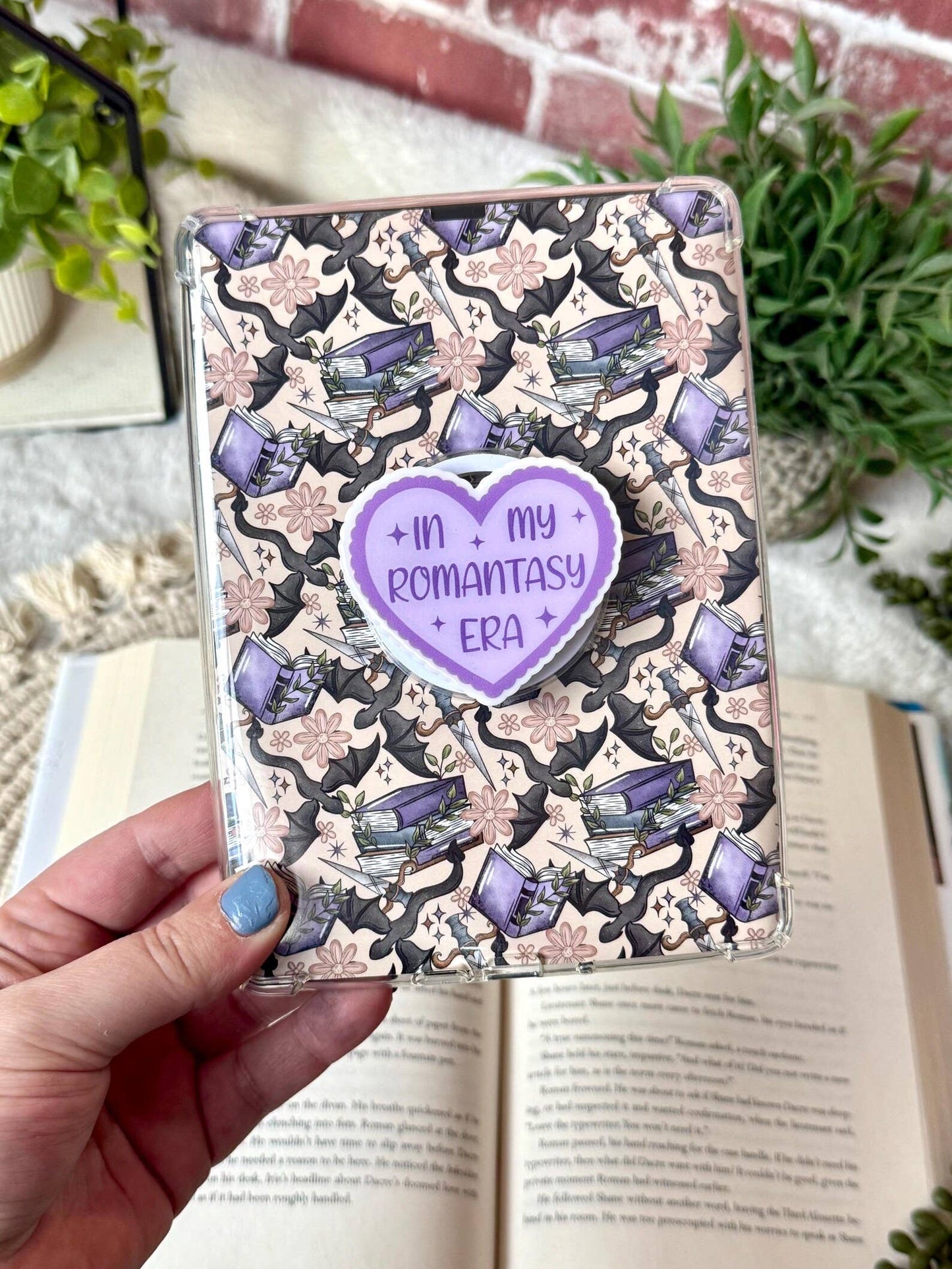 Romantasy Era Magnetic Kindle Grip