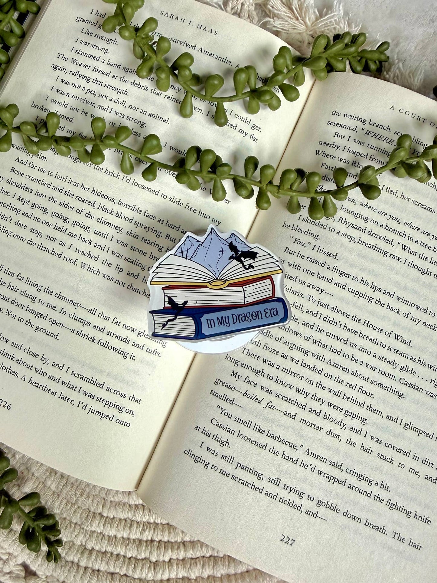 Dragon Era Book stack Magnetic Kindle Grip