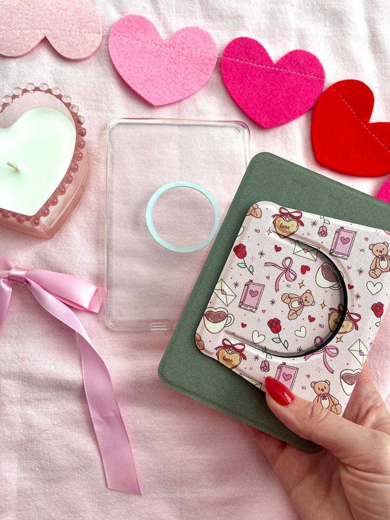 Romance Reader Magnetic Removable Kindle Case: Hand-Drawn E-Reader Cover