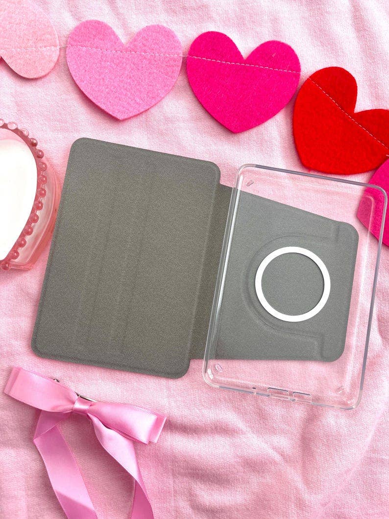 Romance Reader Magnetic Removable Kindle Case: Hand-Drawn E-Reader Cover