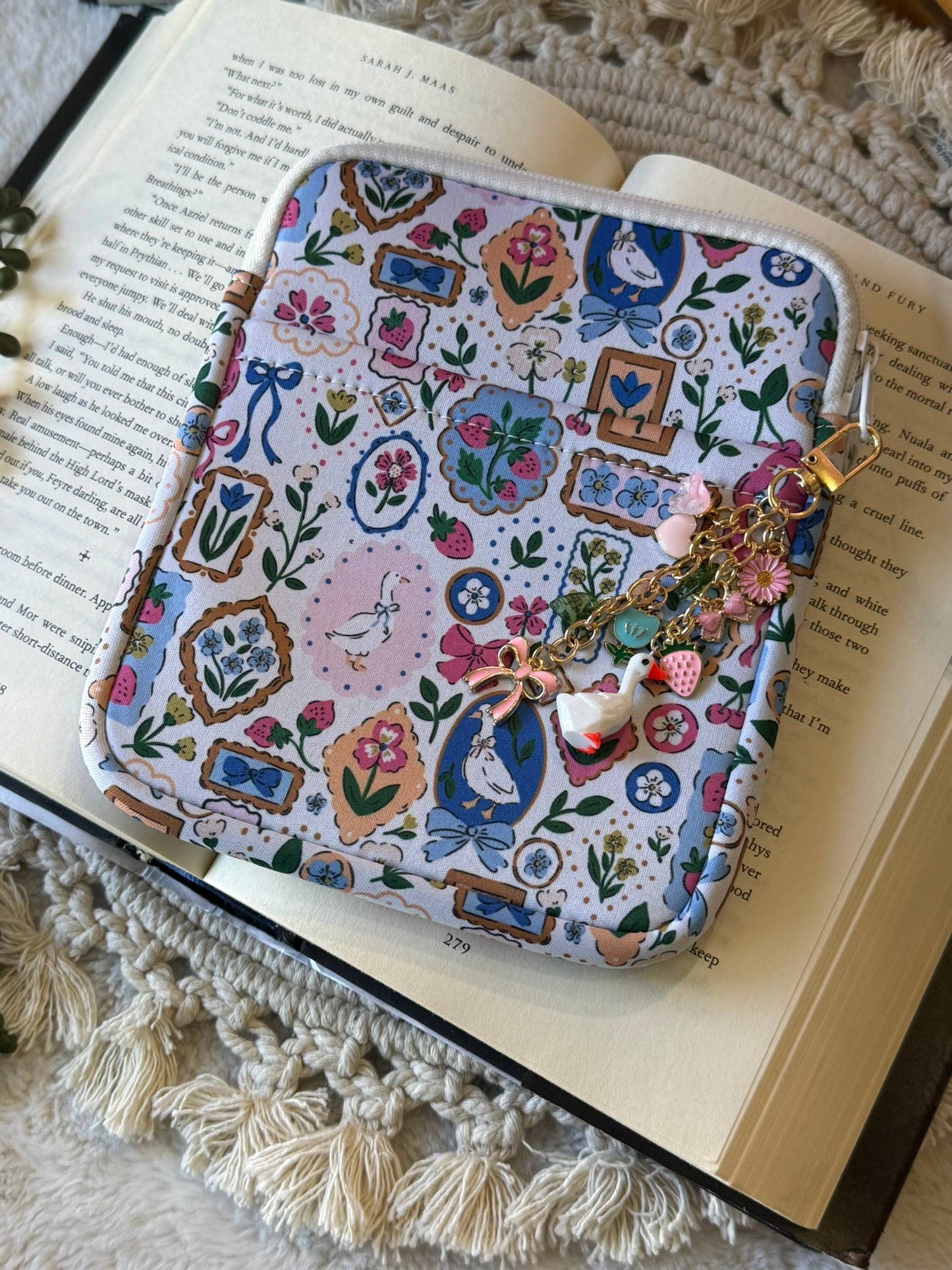 Reading Coquette Goose Kindle Sleeve | Kindle Sleeve |